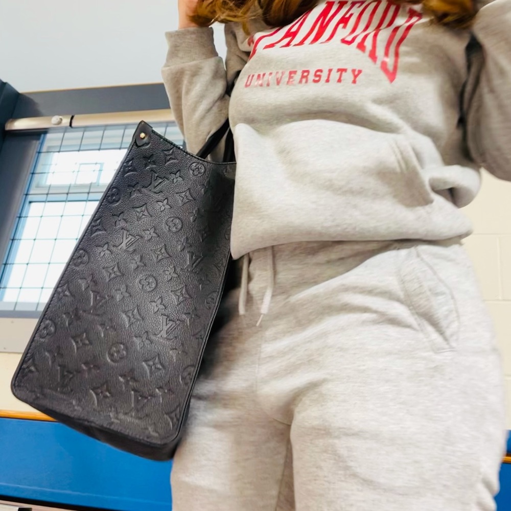 Louis Vuitton ONTHEGO GM oversized monogram bag - Picture 8 of 8